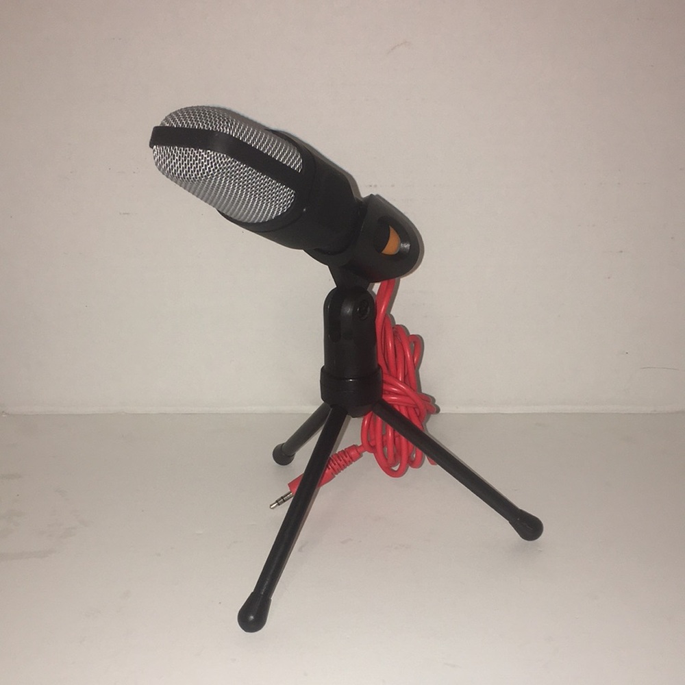 TONOR HANDHELD/ TRIPOD PODCAST CONDENSER MICROPHONE.